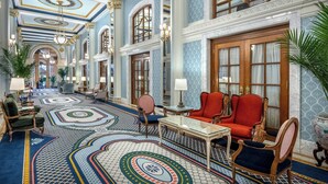A luxurious lobby with ornate ceiling designs, a patterned carpet, and classic furniture. - Willard InterContinental Washington by IHG (Washington)