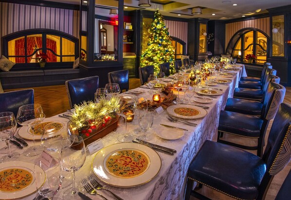 Breakfast, lunch, dinner served; French cuisine, al fresco dining 