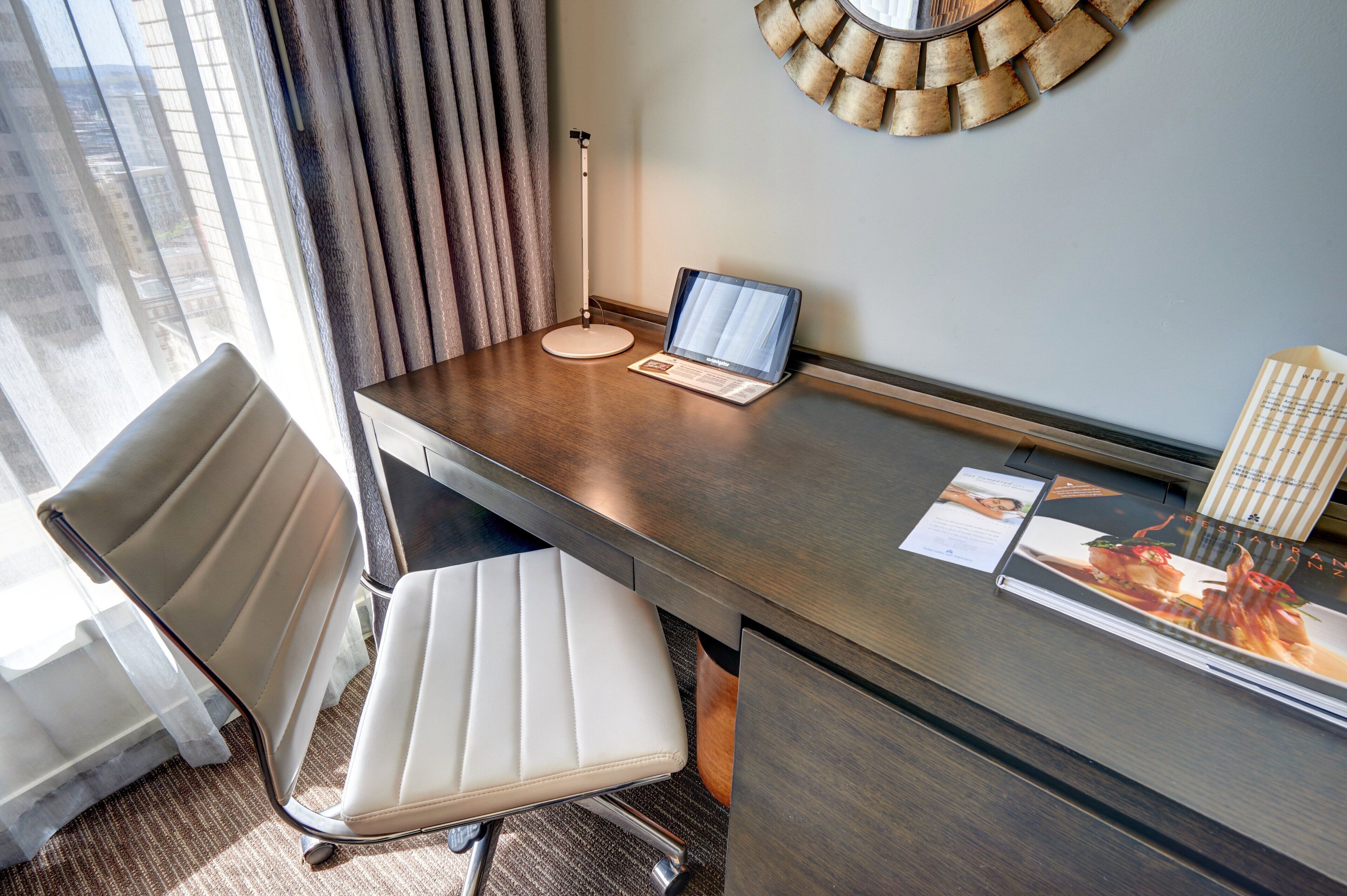 petite queen | room amenity