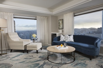 Junior Suite, 1 King Bed, Non Smoking | Hypo-allergenic bedding, down comforters, pillowtop beds, minibar at Hotel Nikko San Francisco