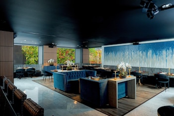 2 restaurants, breakfast served at Hotel Nikko San Francisco