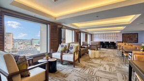 A spacious living area with a city view, modern furniture, and a patterned carpet. - Hotel Nikko San Francisco (San Francisco)