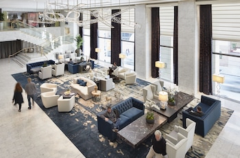 Sitting area in hotel lobby at Hotel Nikko San Francisco