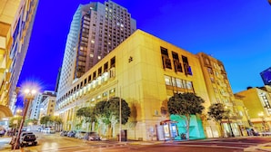 A multi-story hotel with a classic facade, large windows, and a prominent entrance. - Hotel Nikko San Francisco (San Francisco)