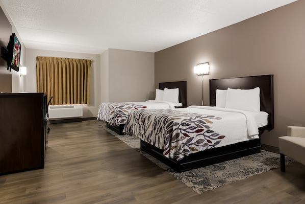 Premium bedding, free cribs/infant beds, rollaway beds, free WiFi - Red Roof Inn Hartford - New Britain (New Britain)