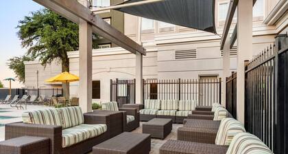 La Quinta Inn & Suites by Wyndham Arlington North 6 Flags Dr