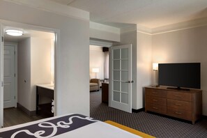 Suite Deluxe, 1 très grand lit, non-fumeur (Deluxe Family Room, Park/Pool View)