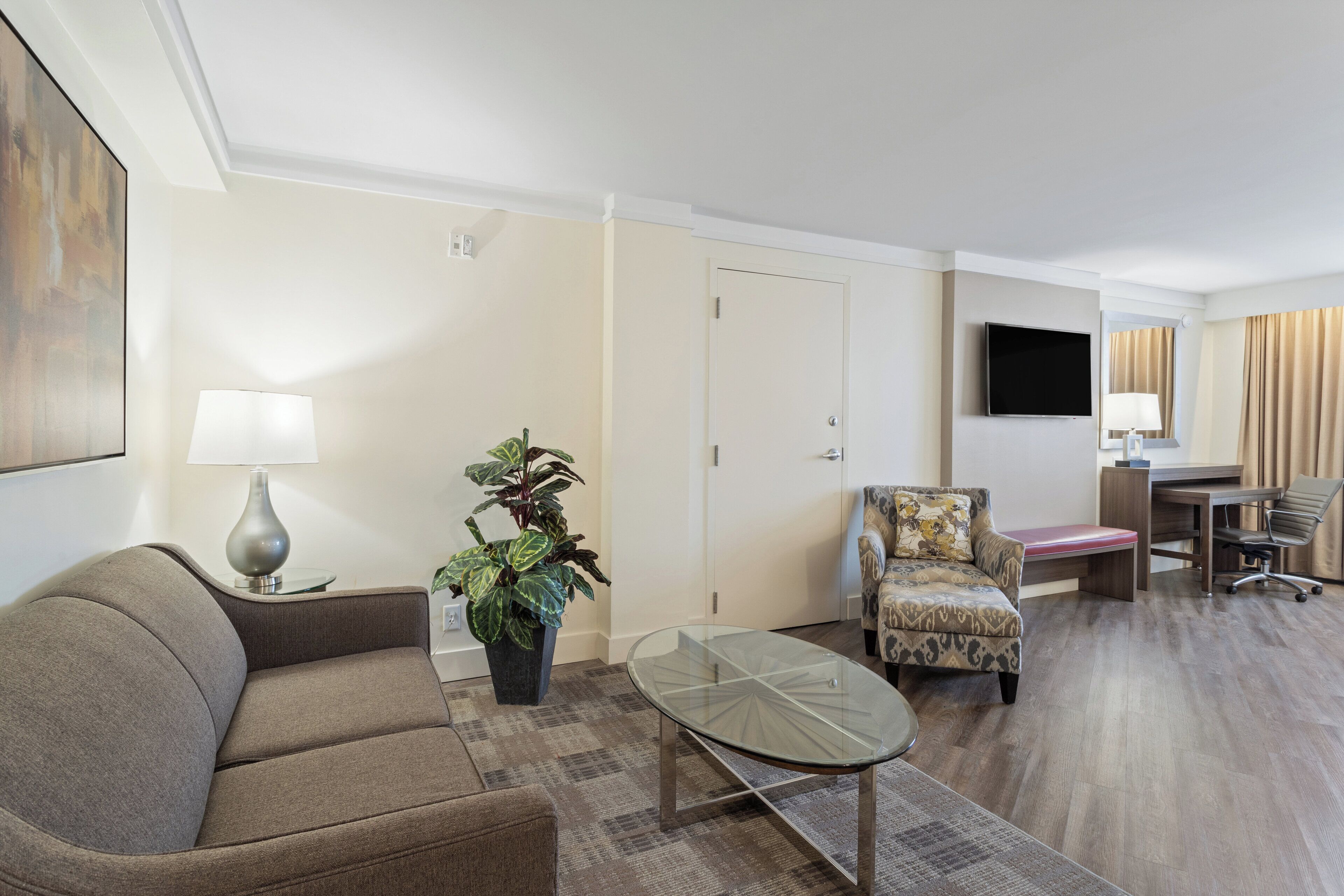 junior suite, 1 king bed | 1 bedroom, premium bedding, desk, laptop workspace