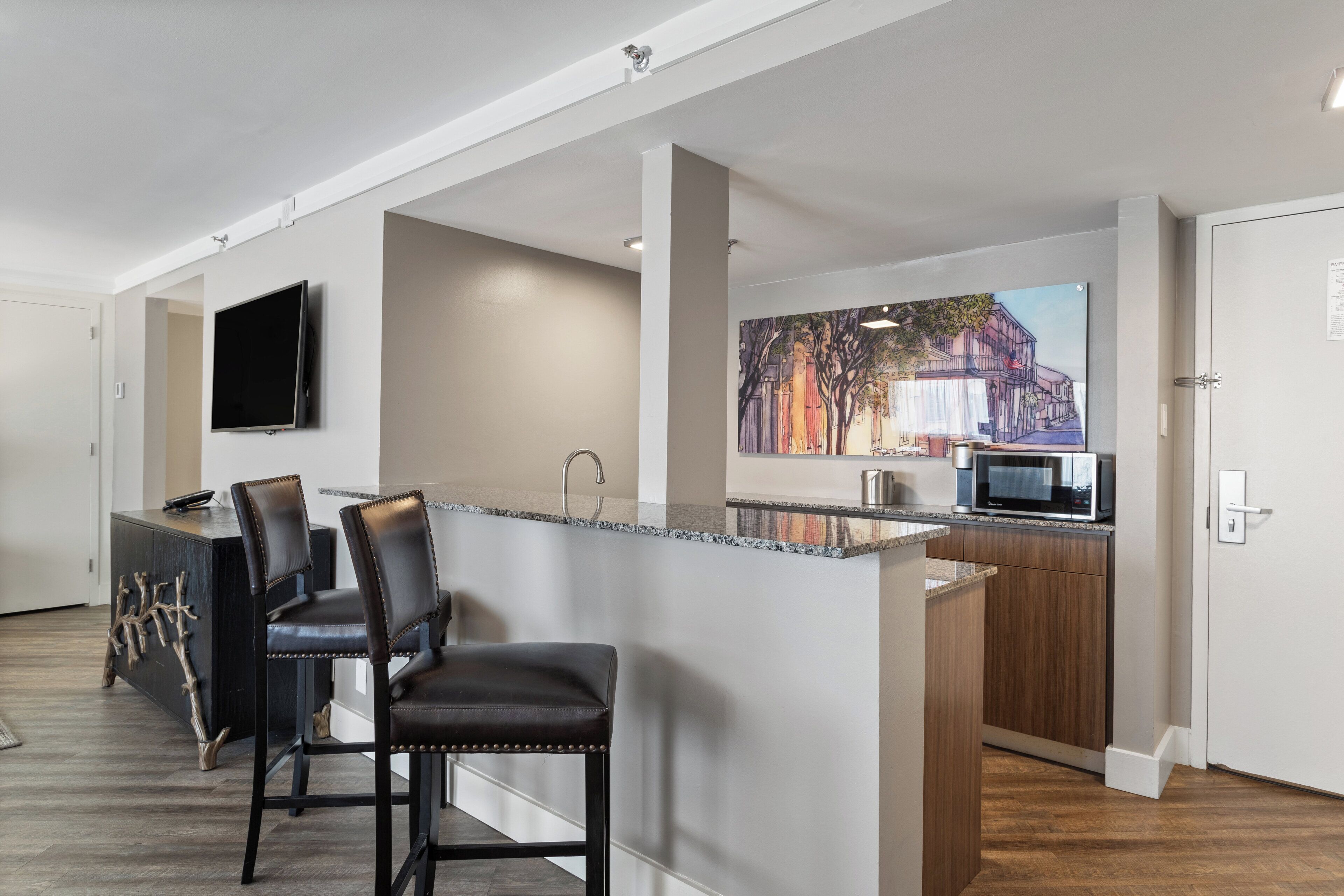 Suite, 1 Bedroom, Kitchenette (Dining) | Private kitchenette | Fridge, microwave, coffee/tea maker