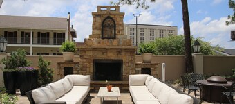 Crowne Plaza Executive Center Baton Rouge by IHG