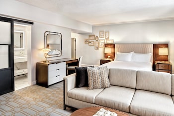 Executive Room, 1 King Bed | Premium bedding, in-room safe, desk, blackout drapes at Omni Parker House 