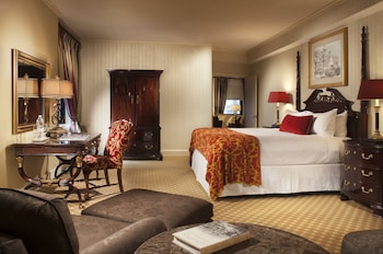 Executive Room, 1 King Bed | Premium bedding, in-room safe, desk, blackout drapes at Omni Parker House 