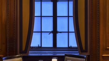 Breakfast, lunch and brunch served