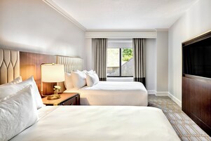 Suite Premier, 2 Tempat Tidur Queen | Seprai premium, brankas, meja kerja, dan tirai kedap cahaya