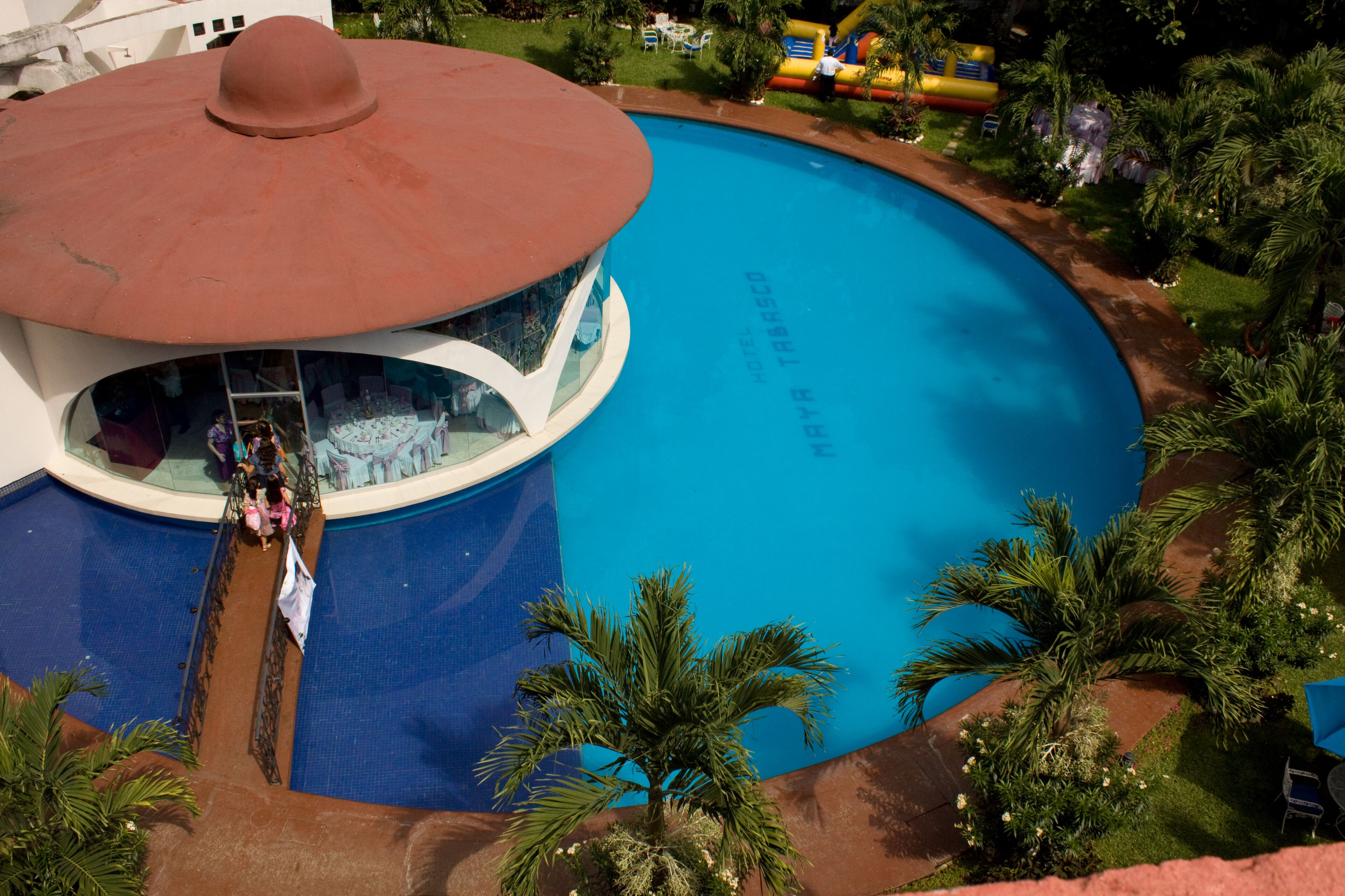 Hồ bơi ngoài trời 