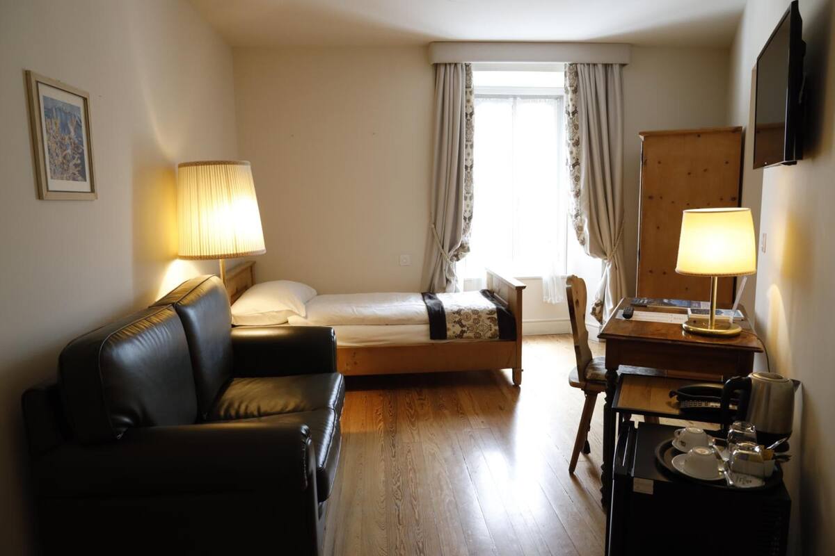 Classic Single Room | Down comforters, desk, laptop workspace, cribs (surcharge)