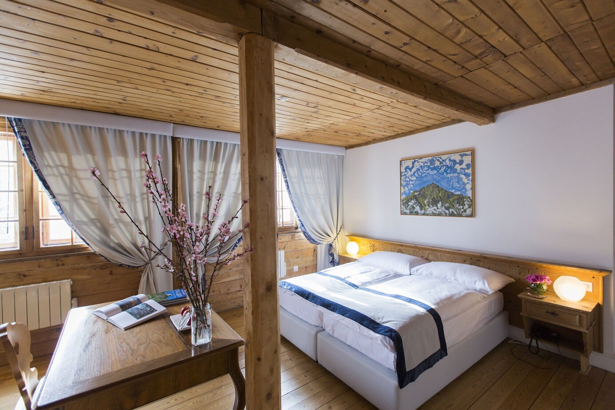 Free WiFi, bed sheets