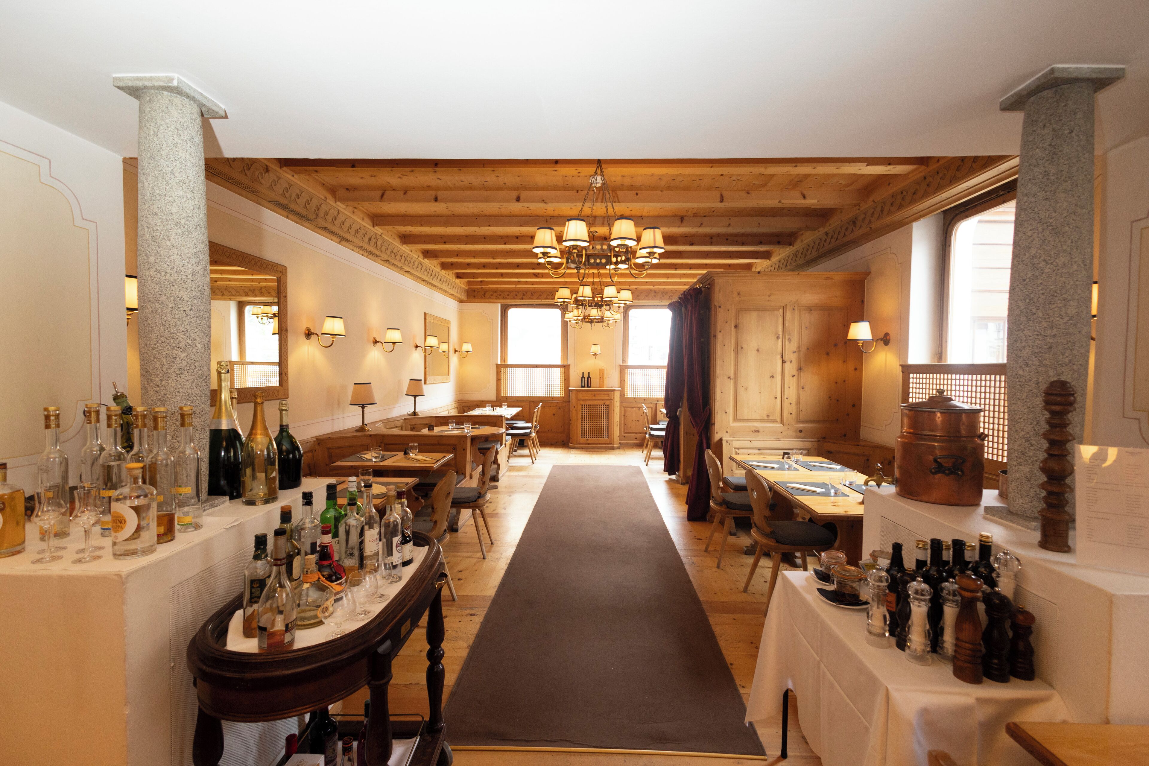 3 restaurants, lunch, dinner served; italian cuisine