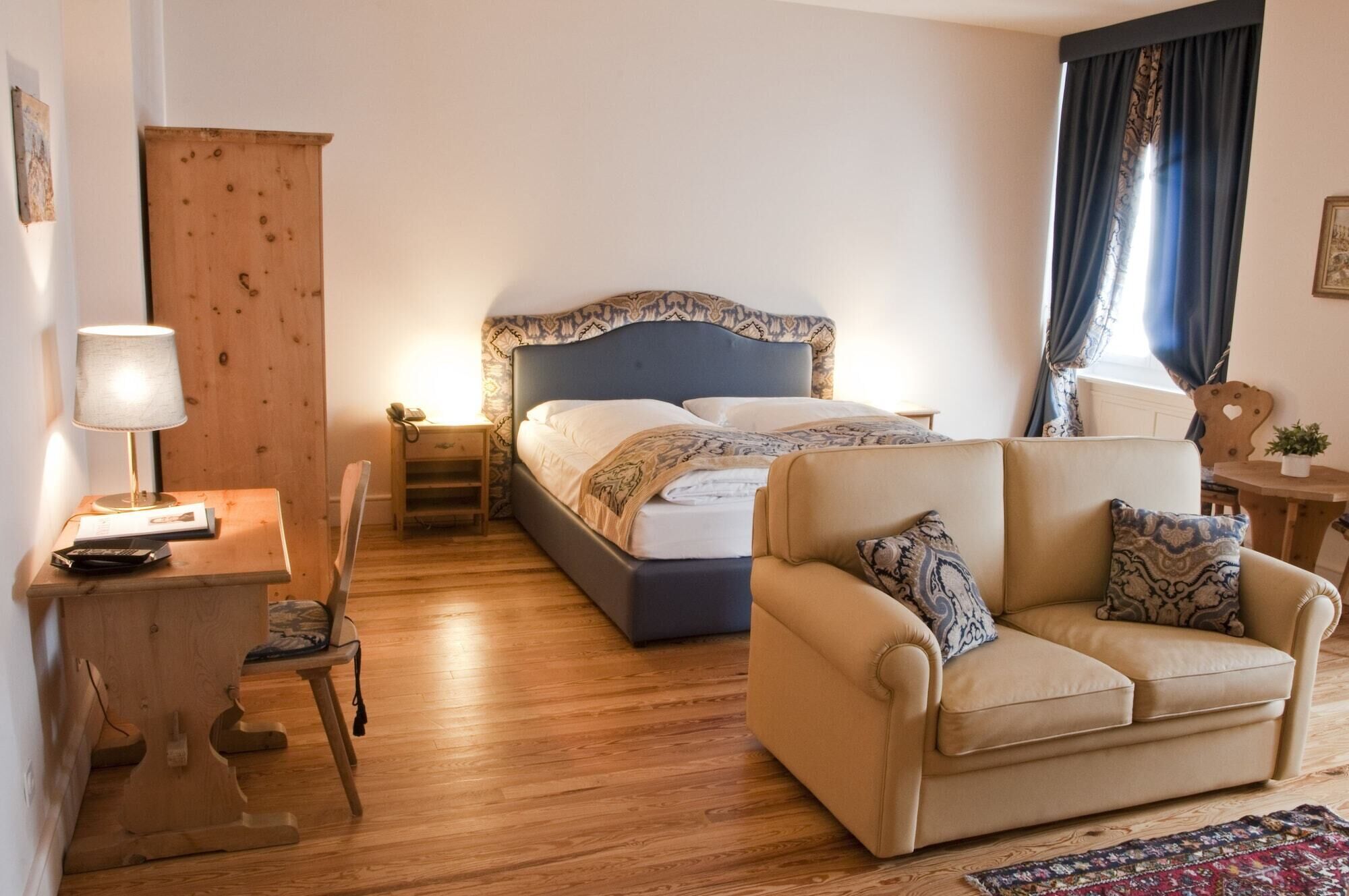 واي فاي مجانًا وملاءات أسرّة