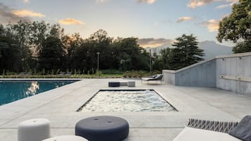 Piscine extérieure (ouverte en saison)