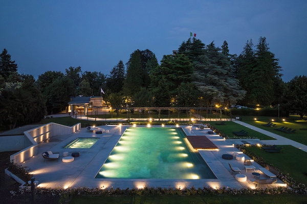 Kolam renang terbuka bermusim