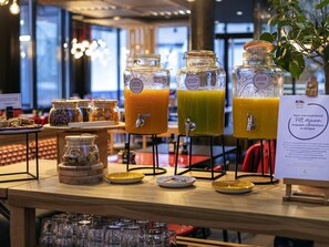Daily continental breakfast (EUR 19.50 per person)