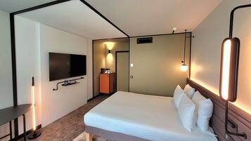Habitación superior, 1 cama de matrimonio con sofá cama | Ropa de cama de alta calidad, minibar, caja fuerte y escritorio