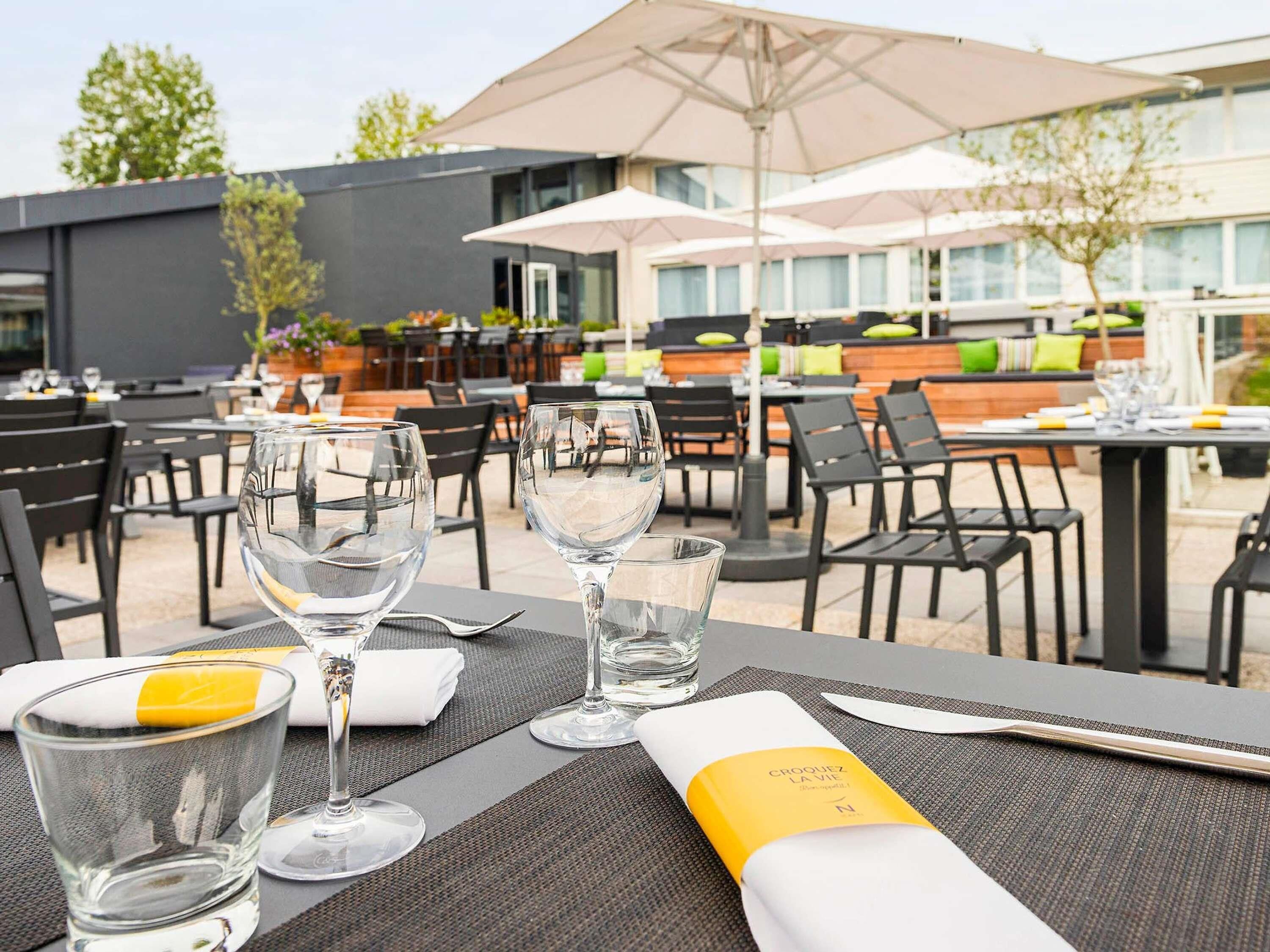 Petit déjeuner, déjeuner et dîner servis sur place