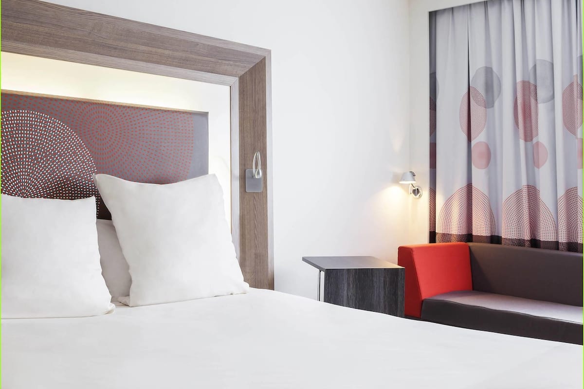 Habitación clásica, 1 cama matrimonial y sofá cama | Ropa de cama de alta calidad y minibar