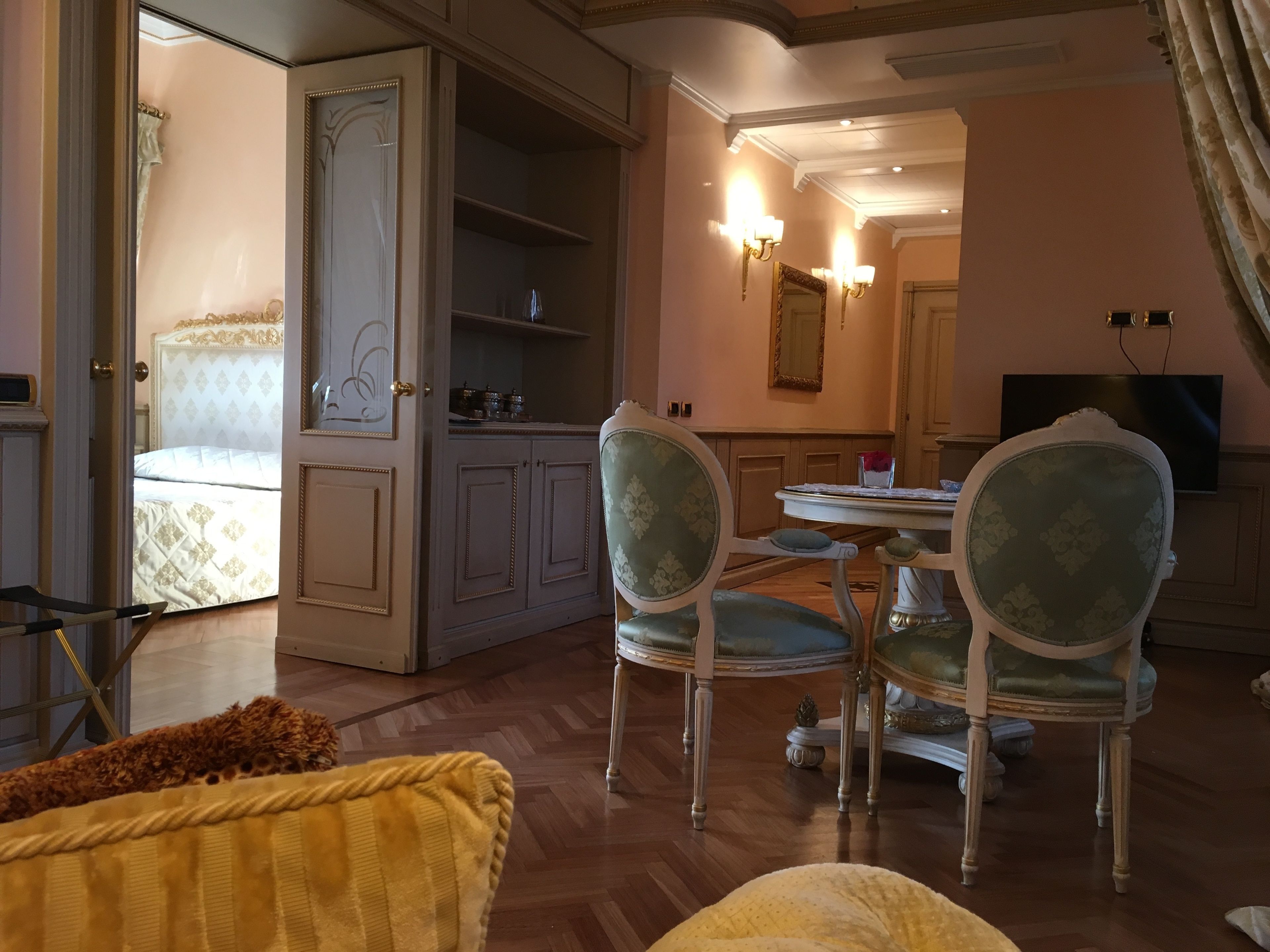 deluxe suite | 1 bedroom, down duvets, minibar, in-room safe