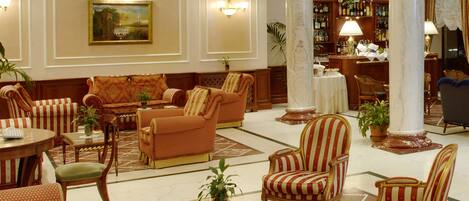 Área de estar no saguão