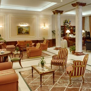 Lobby sitting area - Andreola Central Hotel (Milan)