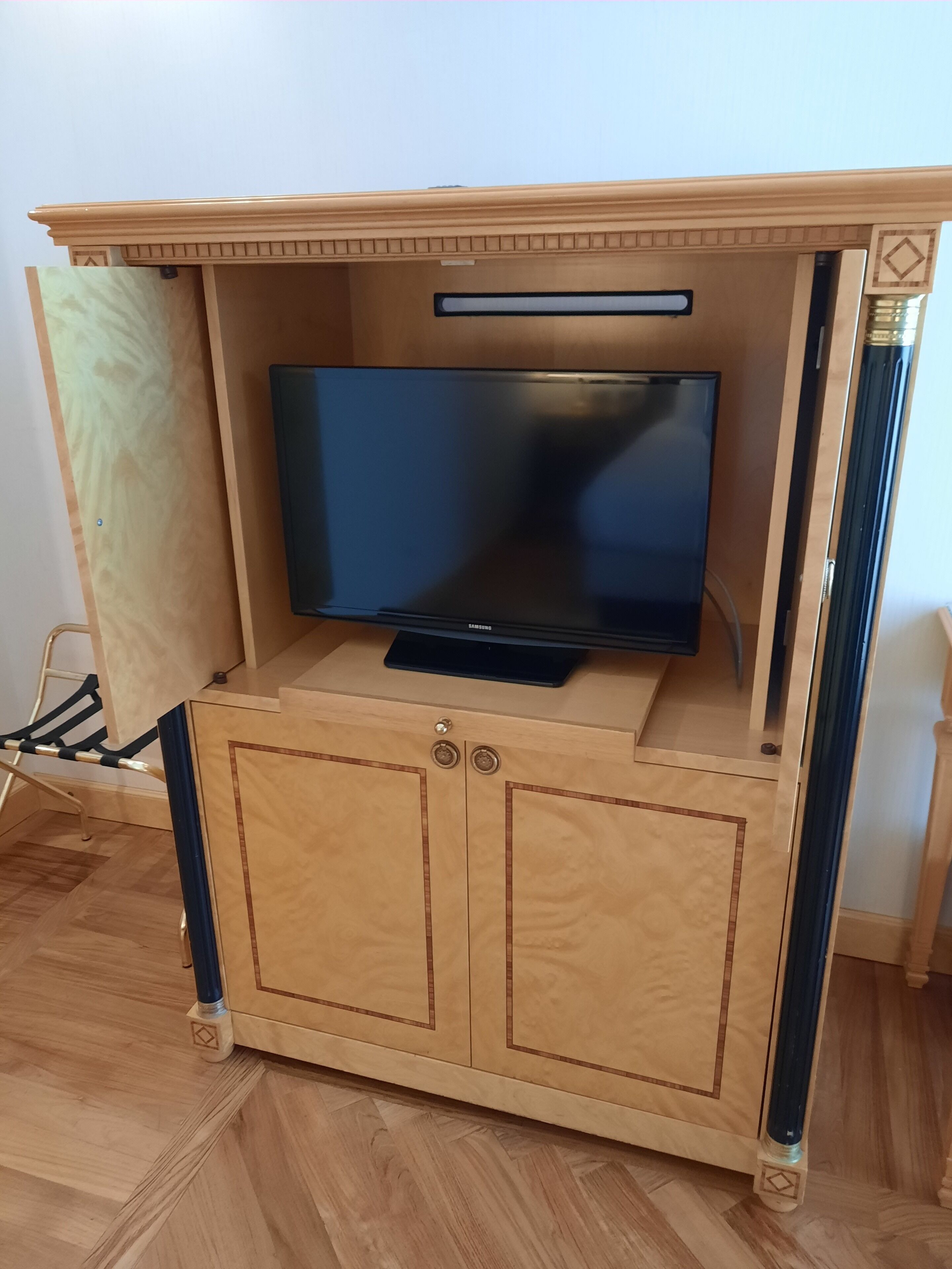 1 bedroom, down duvets, minibar, in-room safe