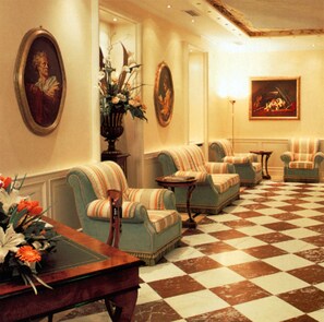 Lobby sitting area - Andreola Central Hotel (Milan)