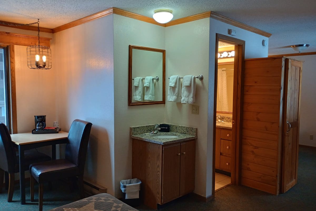 Deluxe Room, 2 Queen Beds, Non Smoking