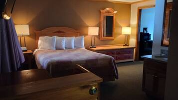 Quarto, 2 camas Queen, para não fumantes, vista para o lago (Hot Tub) | Individualmente decorados, individualmente mobiliados