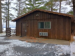 Cabin, 2 Queen Beds, Non Smoking, Lakeside | Individually decorated, individually furnished, iron/ironing board