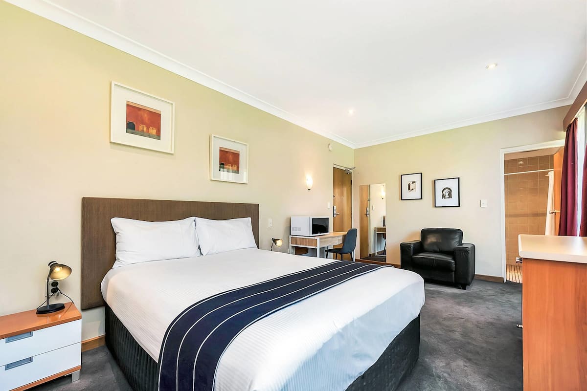 Standard Room | Iron/ironing board, free cribs/infant beds, rollaway beds, free WiFi