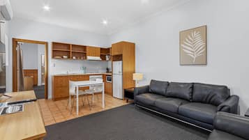 Studio, 1 Queen Bed
