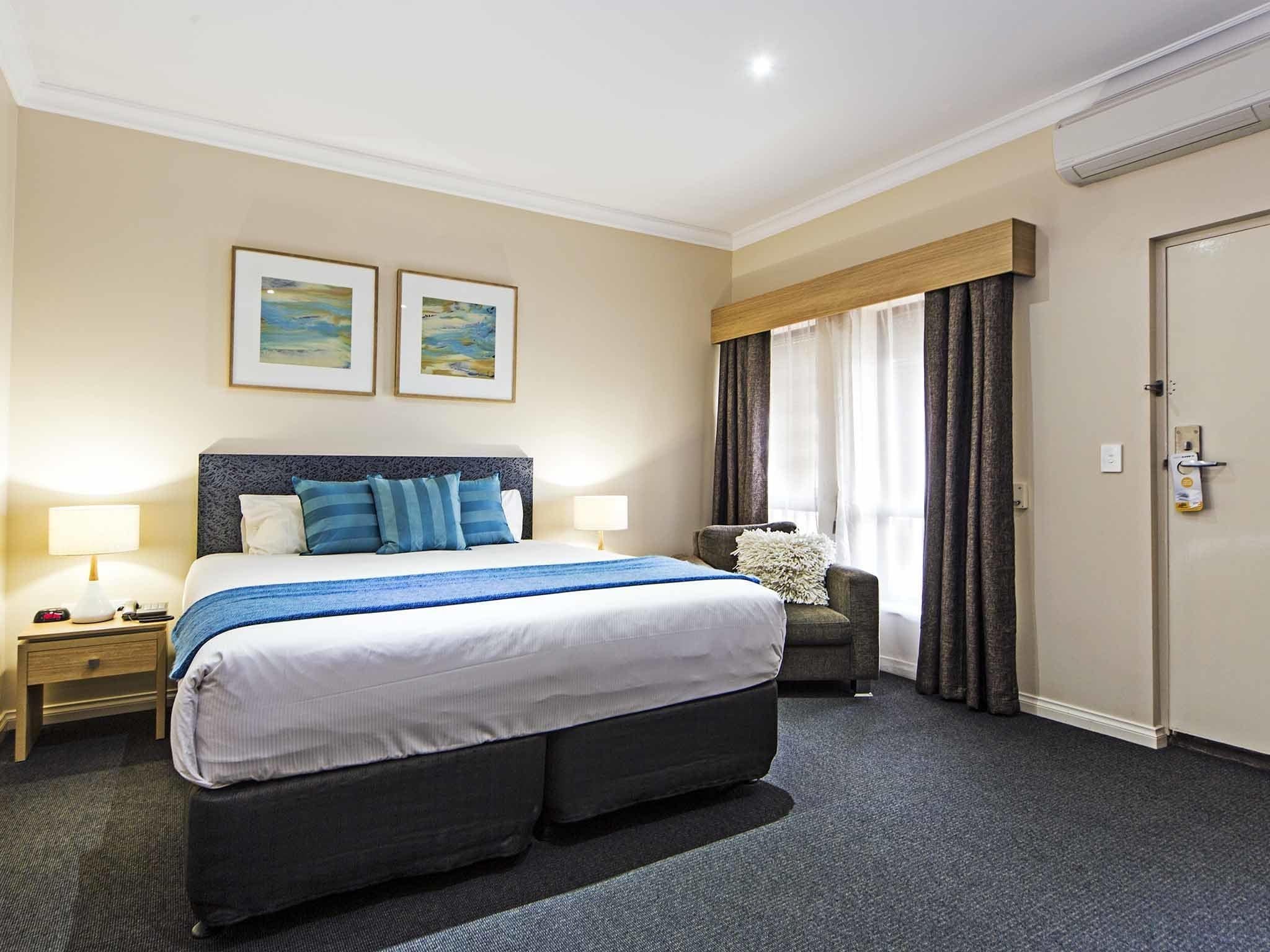 Superior Room, 1 King Bed | Iron/ironing board, free cribs/infant beds, rollaway beds, free WiFi