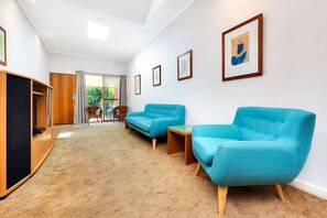 Iron/ironing board, free cots/infant beds, rollaway beds, free WiFi - Comfort Inn & Suites Sombrero (Prospect)