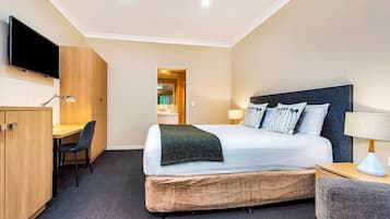 Deluxe kamer, 1 queensize bed | Een strijkplank/strijkijzer, gratis babybedden, extra bedden