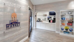 A modern interior with a wooden floor, a reception desk, and a wall-mounted sign reading "1643 MARKET". -  Delta Hotel Philadelphia Airport (Philadelphia)