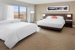 Studio Suite, 1 King Bed with Sofa bed | Premium bedding, down duvets, pillow-top beds, in-room safe -  Delta Hotel Philadelphia Airport (Philadelphia)