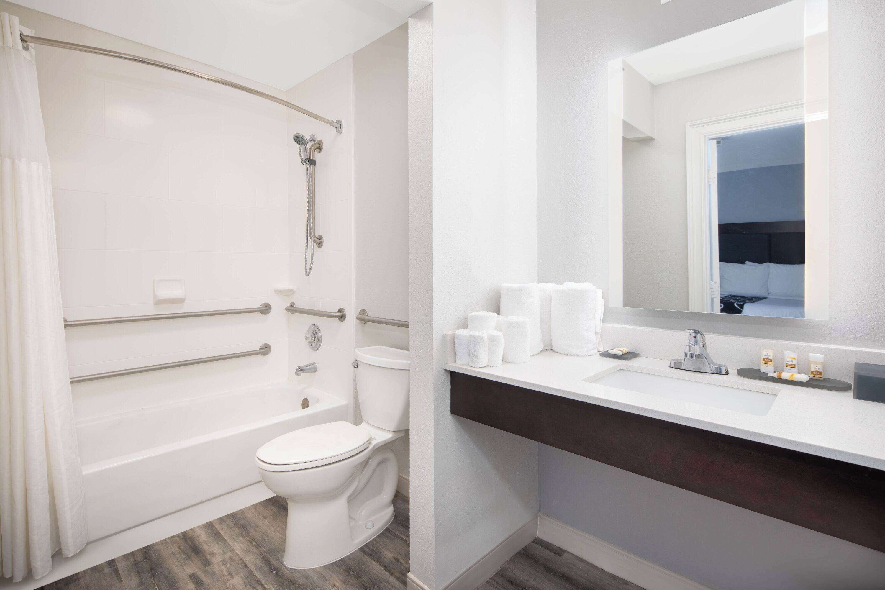 Photo - La Quinta by Wyndham Atlanta Airport South