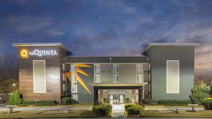 La Quinta Inn & Suites by Wyndham Atlanta Airport South