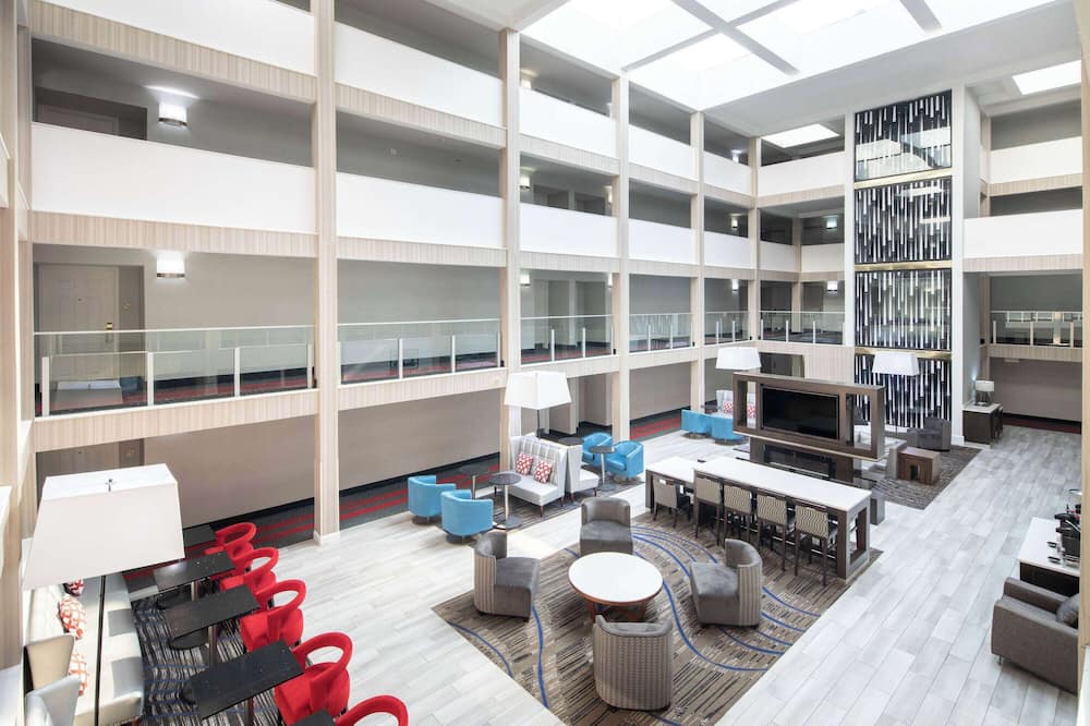 La Quinta Inn & Suites by Wyndham Atlanta Airport South