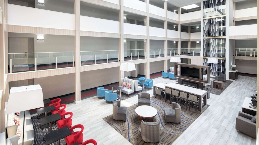 La Quinta Inn & Suites by Wyndham Atlanta Airport South
