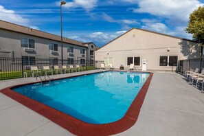 Outdoor pool, pool loungers