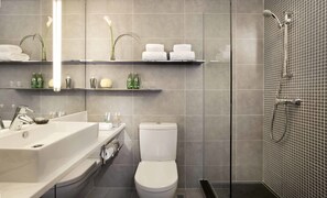 Artículos de tocador gratuitos, secador de pelo, pantuflas